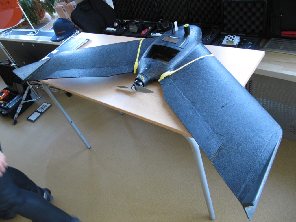 Víceúčelový dron AgEagle ve tvaru křídla může pracovat až devadesát minut 